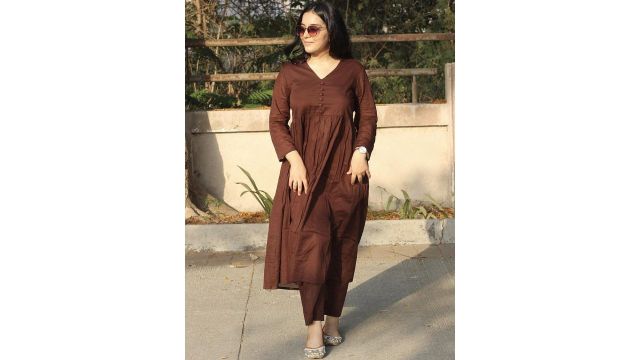 Veshviti Women Tiered Kurta with Trousers