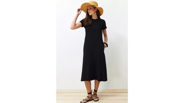 Trendyol Pocketed Crew Neck A-Line Knitted Midi Dress
