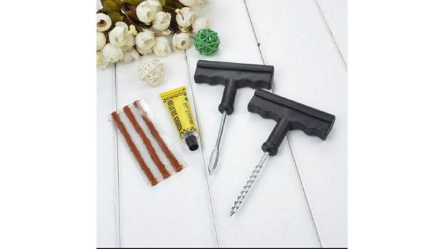 Universal Tubeless Tyre Puncture Repair Kit
