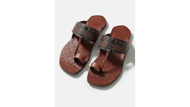 House of Pataudi Men Leather Kolhapuri Sandals