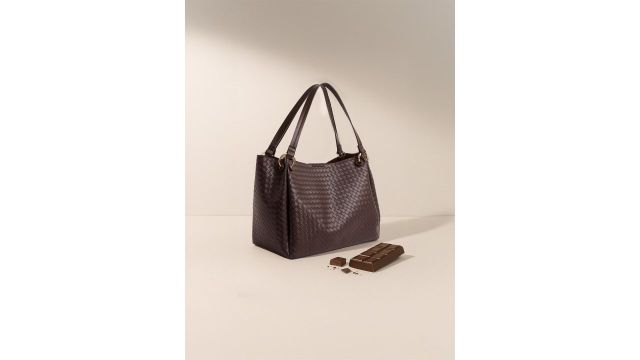 London woven shoulder bag