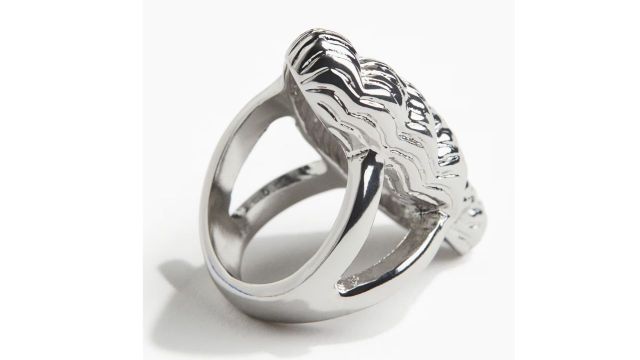 Seashell-shaped Ring