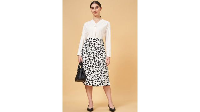 Off White Printed Mid Calf Length Mid Rise Formal Women Slim Fit Skirts