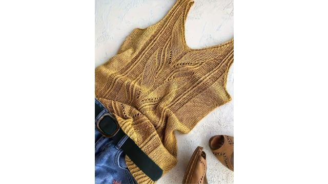 Women's V-neck knitted tank top 