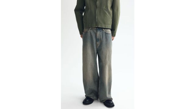 Baggy Jeans in Washed Light Denim Blue