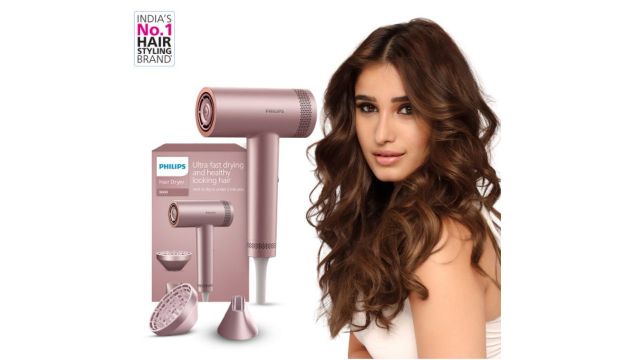 Hydrating Hair Dryer Retains Hair Strength with 2 Magnetic Attachments - BHD833