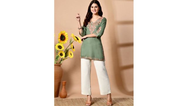 Liboza Embroidered V-Neck Thread Work Thread Work Kurti