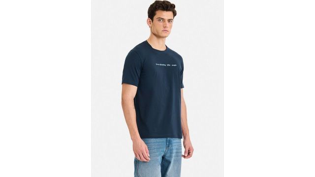 Men Typography Pockets Slim Fit T-shirt