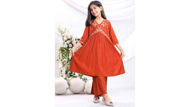 Misbis Girls Floral Embroidered Regular Sequinned Kurta with Palazzos & With Dupatta