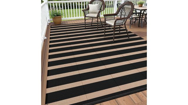 Vaukki 5 x 8-Foot Striped Patio Rug