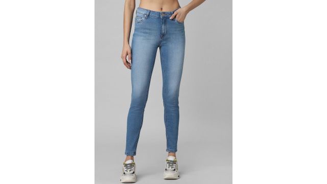 Women Blue Slim Fit Low-Rise Mildly Distress Heavy Fade Jeans