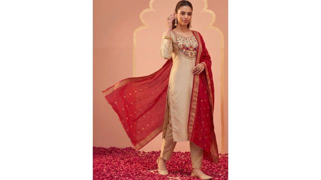 HERE&NOW Women Ethnic Motifs Embroidered Regular Thread Work Kurta with Trousers & Dupatta