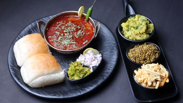 If You Like It Hot: 5 Indian Snacks That Don't Hold Back