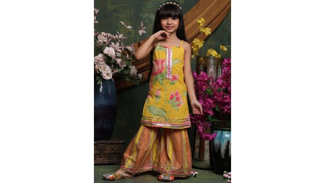 SAKA DESIGNS Girls Floral Printed Gotta Patti Pure Cotton Kurta with Sharara