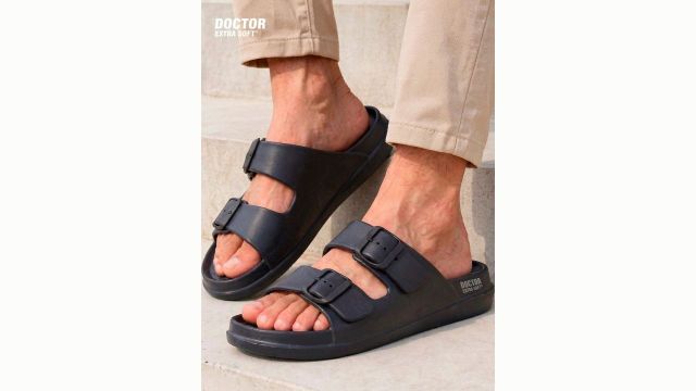 DOCTOR EXTRA SOFT Men Classic Cushion Lightweight Rubber Sliders With Buckle Detail