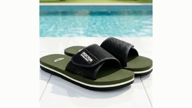 DOCTOR EXTRA SOFT Men Textured Orthopedic Non-Slip Sliders