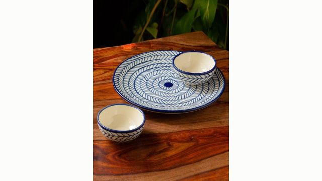 ExclusiveLane Indigo Chevron' Hand-painted Blue Geometric Ceramic Microwave Safe 3 Piece Dinner Set
