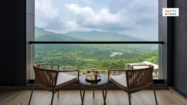 The Hotel Room With a Balcony Can Change a Rainy-Day Holiday