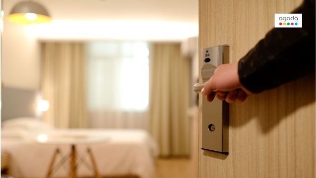 The 4 PM Checkout Question Nobody Asks Before Booking