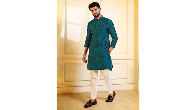 Koshin Geometric Embroidered Mandarin Collar Thread Work Straight Kurta
