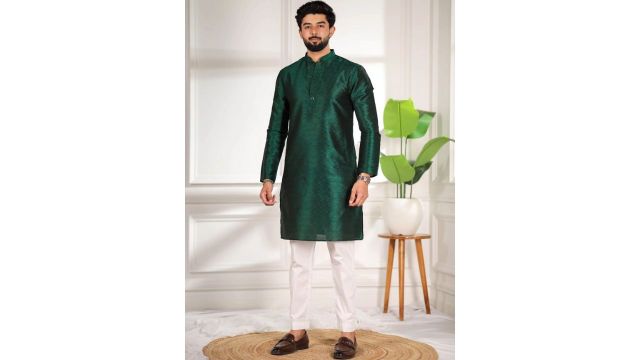 Koshin Men Woven Design Mandarin Collar Long Sleeves Straight Kurtas