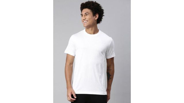 Levi’s Men Soft Pure Cotton Round Neck Half Sleeve T-shirt