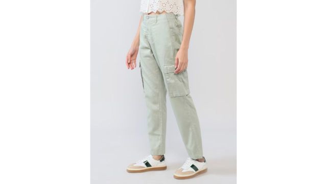Light Green Solid Straight Fit Mid Rise Trousers